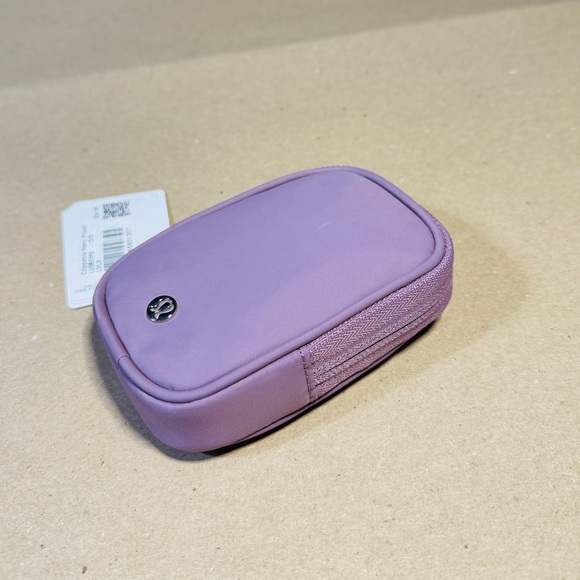 Lululemon Clippable Nano Pouch (A3) - Picture 5 of 9